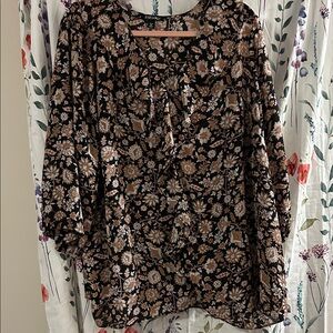Roz & Ali Black and Brown Floral Blouse w/Ruffle V-Neck Collar